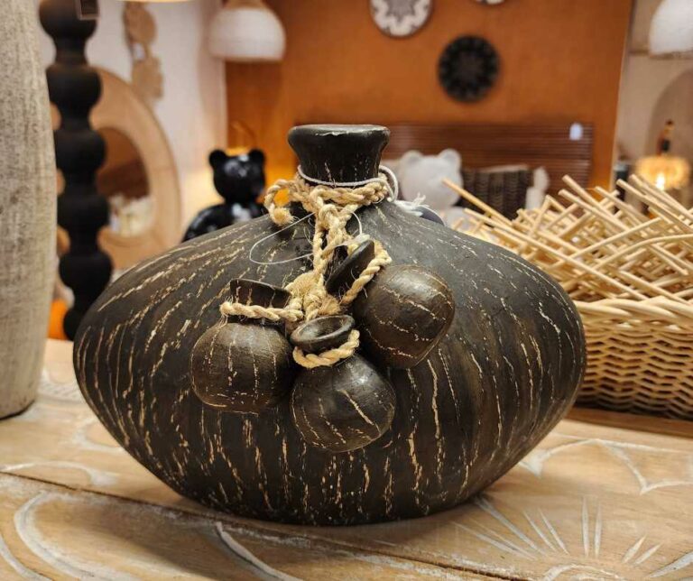 vase marron